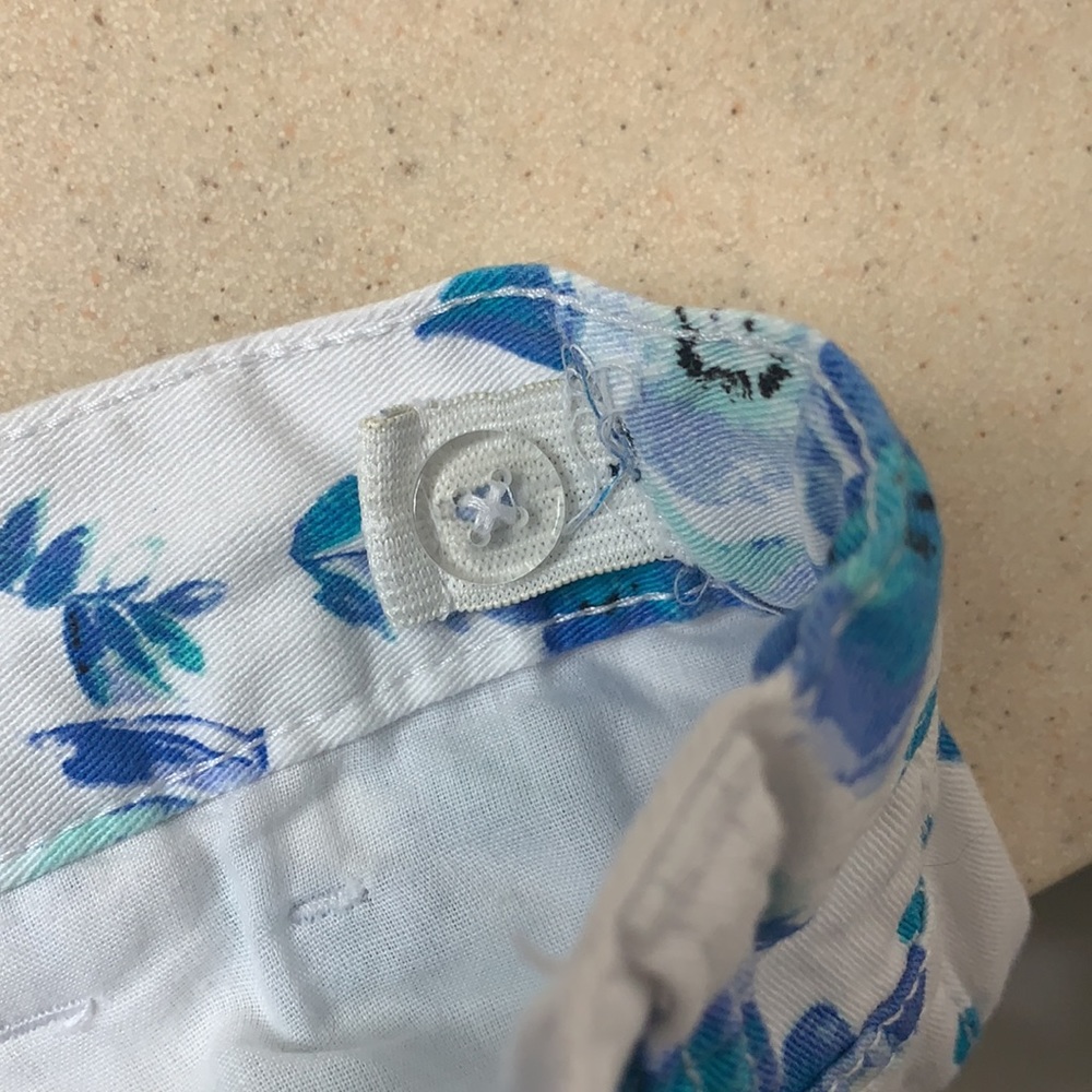🌷3 for$25🌷1989 Place, US 14 (Kid’s) White, Blue & Turquoise Floral Shorts - Picture 8 of 11